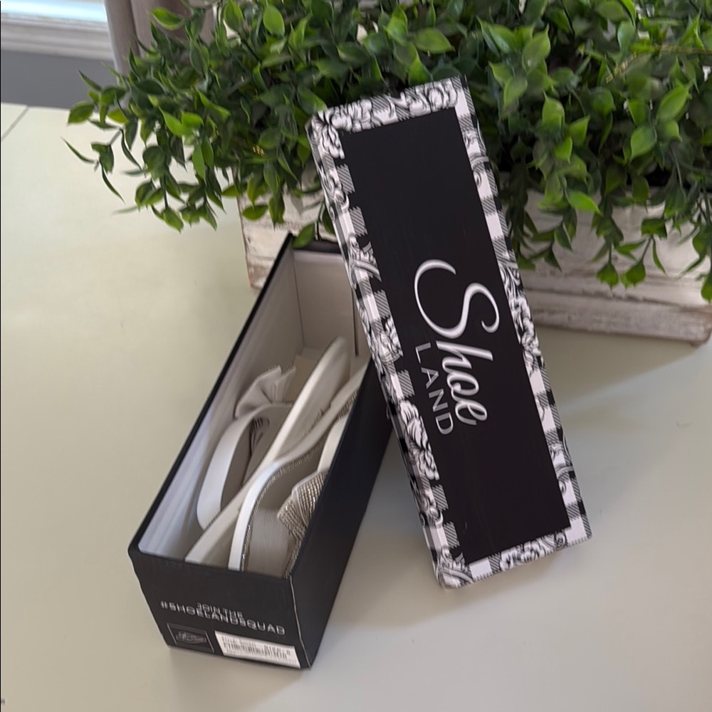Steve Madden White and Silver Bow Sandals